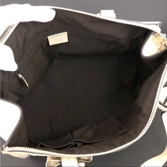 Gucci Duchessa Leather Boston Bag Cream Bow Crest Charm Top Handle. (COA). - Picture 4 of 15